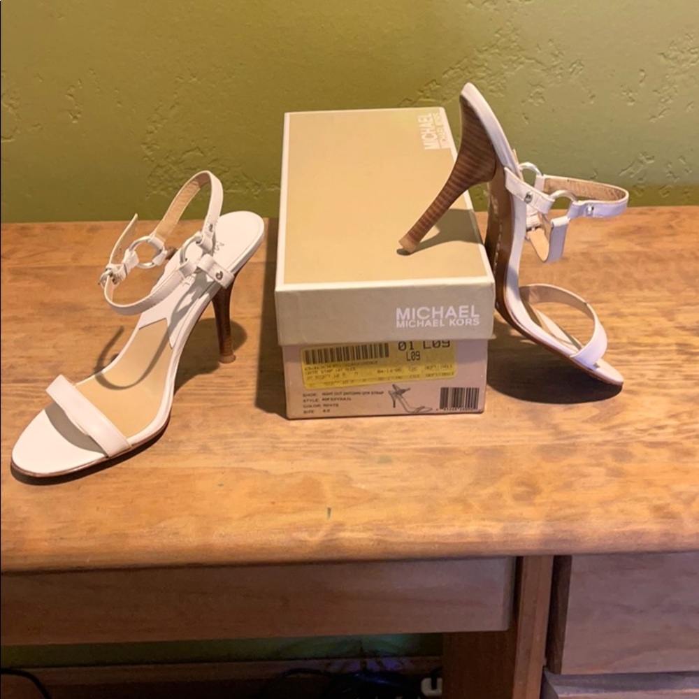 Michael Kors Night Out Downtown - Size 8